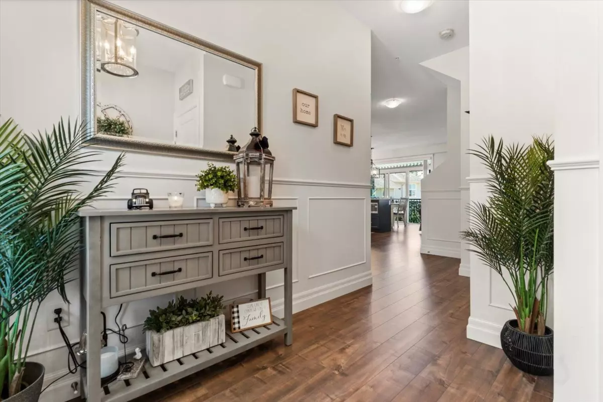 Family Room Photo of A 46968 Russell Road, Chilliwack, BC