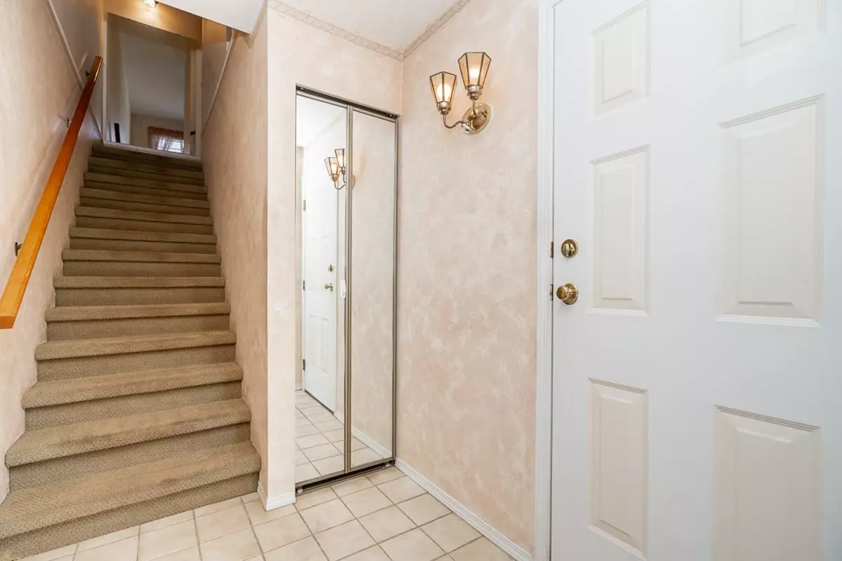 Living Room Photo of 25 32659 George Ferguson Way, Abbotsford, BC