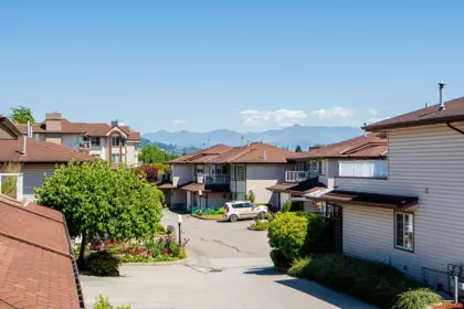 Garden / Landscaping Photo of 25 32659 George Ferguson Way, Abbotsford, BC