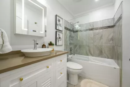 Entry Foyer Photo of 1047 Winslow Avenue, Coquitlam, BC