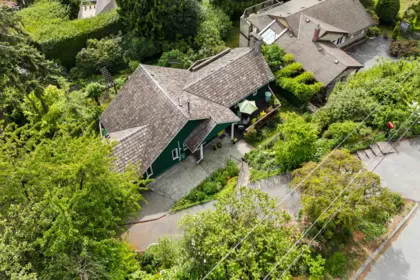 Swimming Pool Photo of 2660 Queens Avenue, West Vancouver, BC