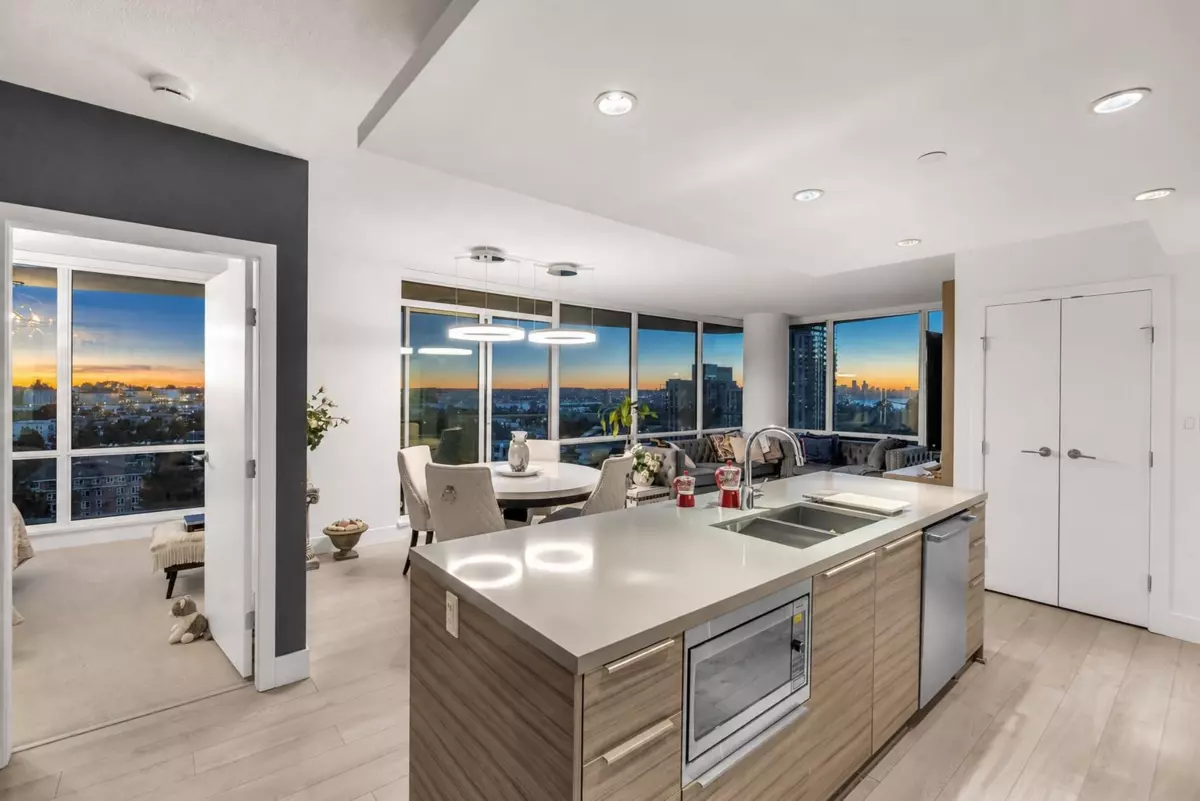 Family Room Photo of 1607 1550 Fern Street, North Vancouver, BC