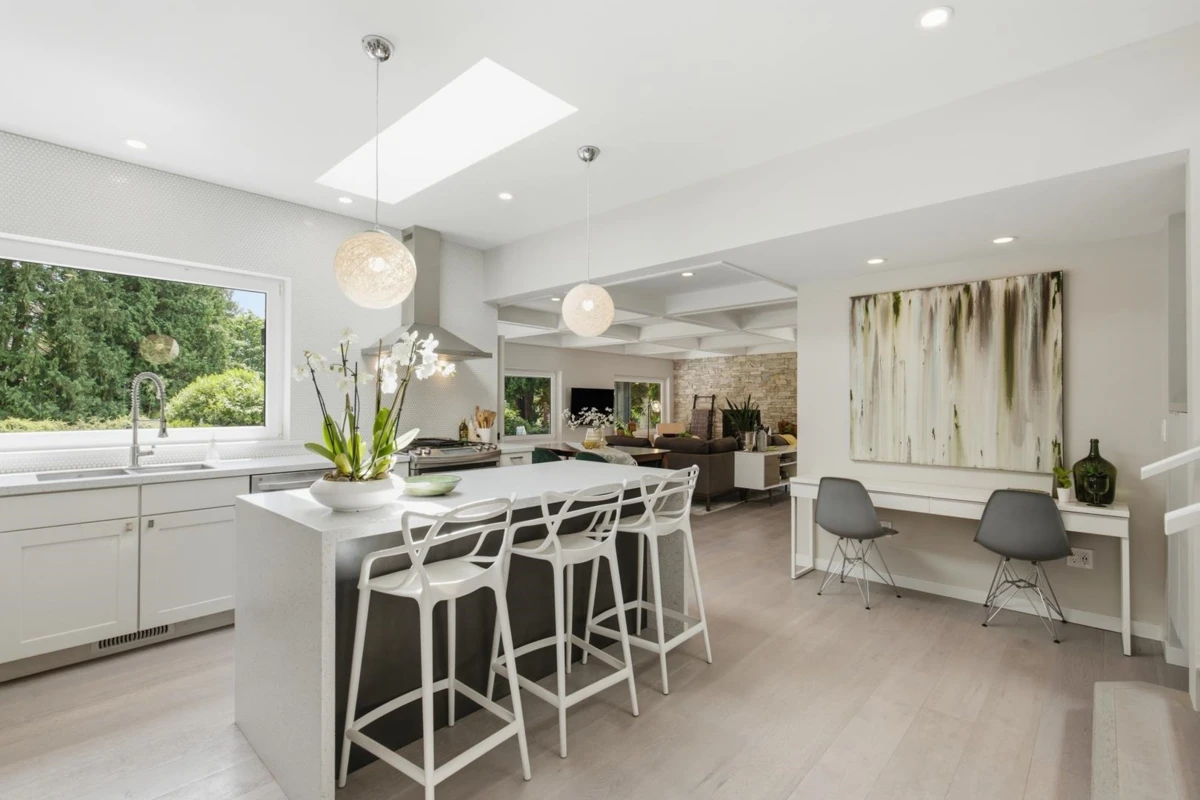 Dining Area Photo of 3552 Beach Avenue, Roberts Creek, BC
