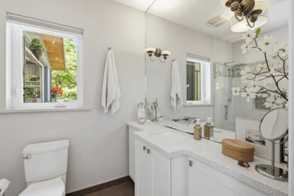 Breakfast Nook Photo of 3552 Beach Avenue, Roberts Creek, BC