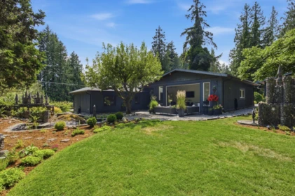 3552 Beach Avenue, Roberts Creek, BC, Roberts Creek — Single Family Residence for sale