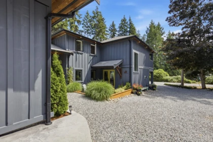 Hot Tub / Spa Photo of 3552 Beach Avenue, Roberts Creek, BC