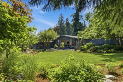 Outdoor Deck Photo of 3552 Beach Avenue, Roberts Creek, BC