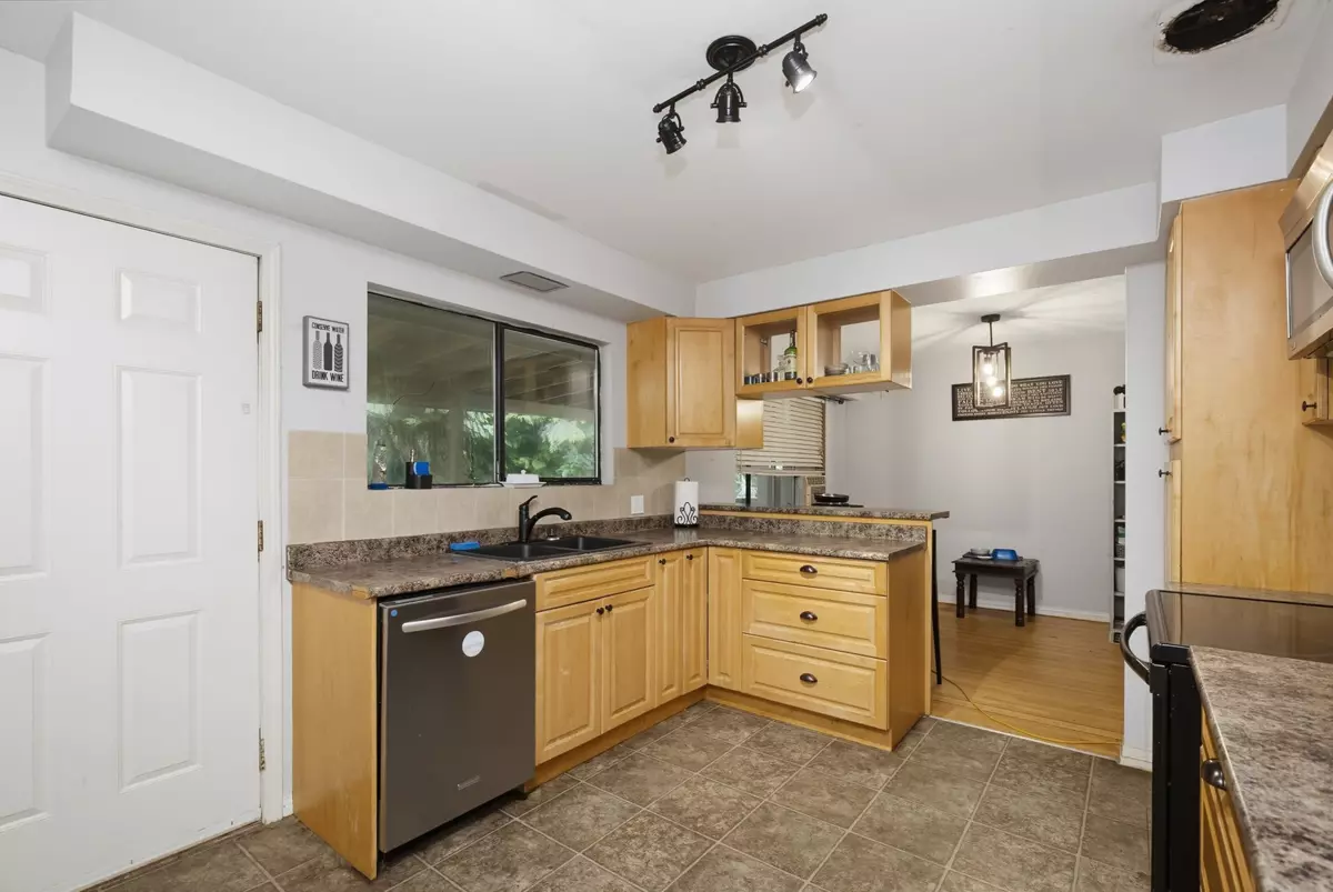 Family Room Photo of 33539 Dewdney Trunk Road, Mission, BC