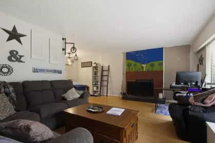 Pantry Photo of 33539 Dewdney Trunk Road, Mission, BC