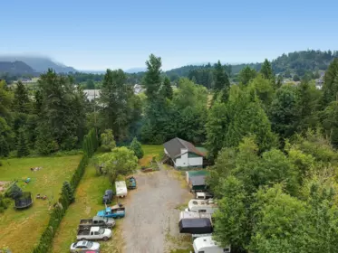 Swimming Pool Photo of 33539 Dewdney Trunk Road, Mission, BC
