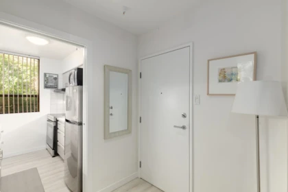 101 1737 Duchess Avenue, West Vancouver, BC, West Vancouver — Apartment/Condo for sale