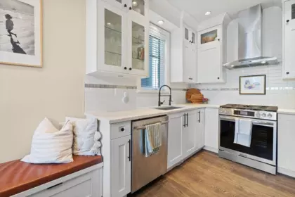 Kitchen Island Photo of 533 E 11th Avenue, Vancouver, BC