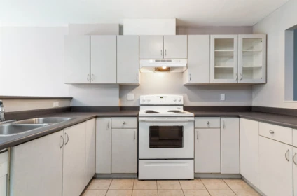 Kitchen Island Photo of 132 Shoreline Circle, Port Moody, BC