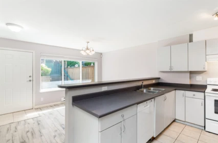 Kitchen Photo of 132 Shoreline Circle, Port Moody, BC