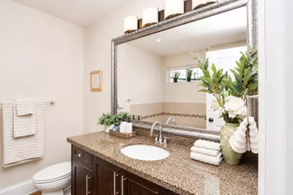 Kitchen Island Photo of 12962 60 Avenue, Surrey, BC