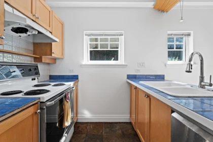 Kitchen Island Photo of 3027 W 7th Avenue, Vancouver, BC