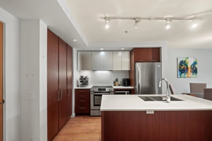 414 221 E 3rd Street, North Vancouver, BC, North vancouver — Apartment/Condo for sale
