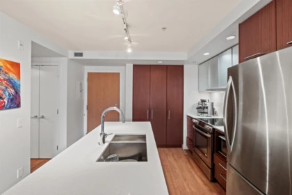414 221 E 3rd Street, North Vancouver, BC, North vancouver — Apartment/Condo for sale