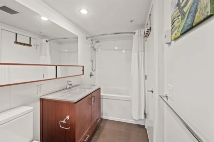 Primary Bathroom Photo of 414 221 E 3rd Street, North Vancouver, BC