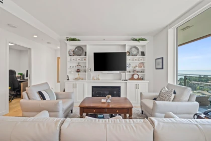 Family Room Photo of 907 1439 George Street, White Rock, BC