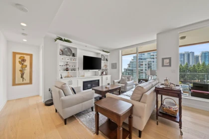 Living Room Photo of 907 1439 George Street, White Rock, BC