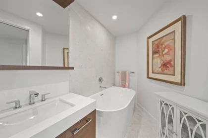 Mudroom Photo of 907 1439 George Street, White Rock, BC