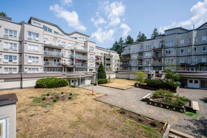 Swimming Pool Photo of 108 14355 103 Avenue, Surrey, BC