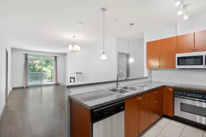 312 100 Capilano Road, Port Moody, BC, Port Moody — Apartment/Condo for sale