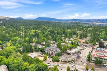 Front Yard Photo of 401 1327 Draycott Road, North Vancouver, BC