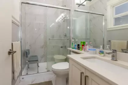 Guest Bathroom Photo of 18833 54a Avenue, Surrey, BC