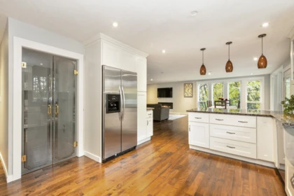 Kitchen Photo of 24445 104 Avenue, Maple Ridge, BC