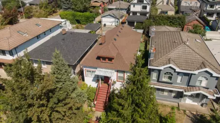 Primary Bedroom Photo of 309 E Woodstock Avenue, Vancouver, BC