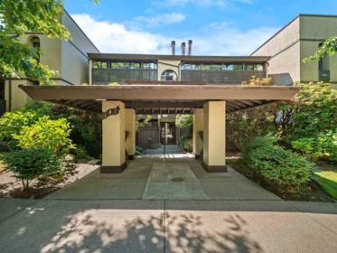 210 141 W 13th Street, North Vancouver, BC, North Vancouver — Apartment/Condo for sale