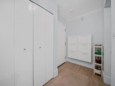 210 141 W 13th Street, North Vancouver, BC, North Vancouver — Apartment/Condo for sale