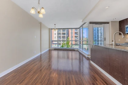 803 2978 Glen Drive, Coquitlam, BC, Coquitlam — Apartment/Condo for sale