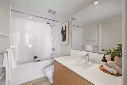 Entry Foyer Photo of 708 522 W 8th Avenue, Vancouver, BC