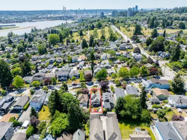 Front Yard Photo of 373 Keary Street, New Westminster, BC