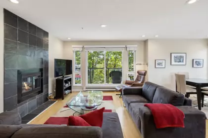 Kitchen Island Photo of 403 1200 W 10th Avenue, Vancouver, BC