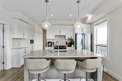 Kitchen Island Photo of 512 32838 Ventura Avenue, Abbotsford, BC