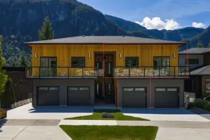 2 2096 Crumpit Woods Drive, Squamish, BC, Squamish — Townhouse for sale