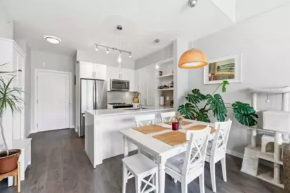 Kitchen Island Photo of E405 20211 66 Avenue, Langley, BC