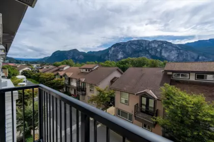 Breakfast Nook Photo of 307 1212 Main Street, Squamish, BC