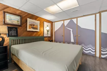 Hallway Photo of 720 Coquihalla Street, Hope, BC
