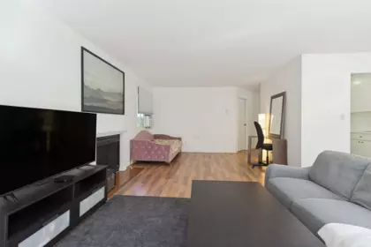 405 9880 Manchester Drive, Burnaby, BC, Burnaby — Apartment/Condo for sale