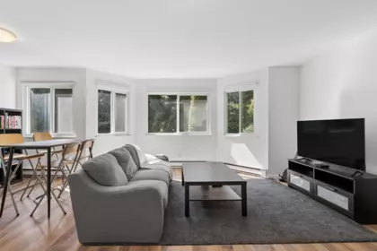 405 9880 Manchester Drive, Burnaby, BC, Burnaby — Apartment/Condo for sale