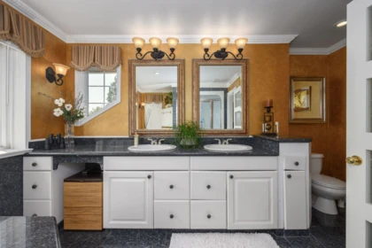 Entry Foyer Photo of 94 Timbercrest Drive, Port Moody, BC