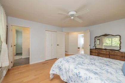 Hallway Photo of 18693 56a Avenue, Surrey, BC