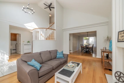 Kitchen Island Photo of 18693 56a Avenue, Surrey, BC