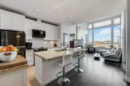 421 2970 King George Boulevard, Surrey, BC, Surrey — Apartment/Condo for sale
