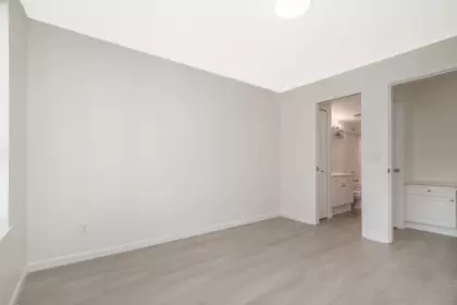 Entry Foyer Photo of 213 19750 64 Avenue, Langley, BC